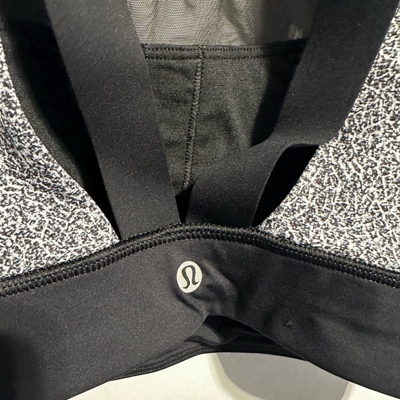 Lululemon Athletic Sports Bra / Top NWOT
Size 4 (S/M) - Picture 3 of 4